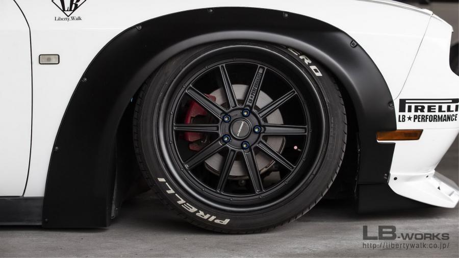 Колеса Dodge Challenger by Liberty Walk 2019 года  (фото 4 из 11)